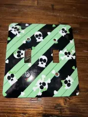 New! Green And Black With Skulls & Hearts Background Single Light Switch