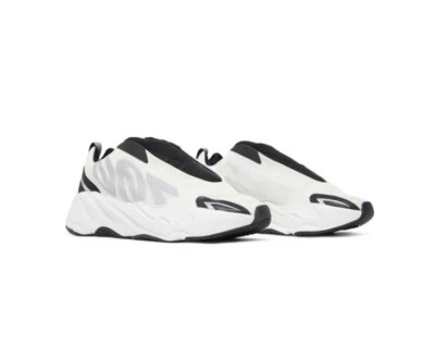 Yeezy Boost 700 MNVN Laceless Analog