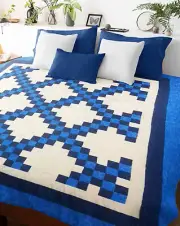 Blue and White Irish Chain patchwork FINISHED QUILT - Feather Quilting
