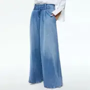 Alice + Olivia Anders Low Rise Pleated Jeans in Georgia Vintage Blue Size 24