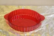 New Beautiful Tupperware Microwave Round Cake Pie Pan Mold Red 7 Cups