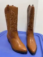 NIB Soda RENO-S Women's Western Cowboy Pointed Toe Pull On Tabs Boots size 9.5