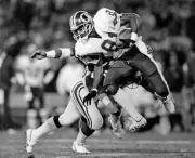 Wide receiver Art Monk Washington Redskins runs with the football - Old Photo