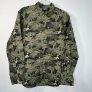 Cabela’s Wilderness Shirt Button Down Deer Print Camouflage Size Medium NEW!