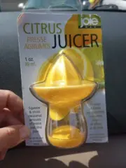 Citrus Juicer, Lemon Juicer Manual Hand Squeezer Built-in Measuring Cup, Yellow
