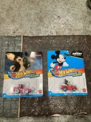 Gizmo Gremlins * 2025 Hot Wheels Racer Verse Case D NC17 / 2 Pack