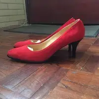 在飛比找旋轉拍賣優惠-台灣製手工鞋微尖頭全真皮紅色麂皮跟鞋 #37/38
