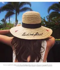 在飛比找Yahoo!奇摩拍賣優惠-手工刺繡瓢蟲大沿草帽女拉菲編帽度假沙灘出遊遮陽帽女夏季大簷帽