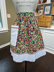 KITCHEN APRON w/Pocket made w/"Juicy Strawberries" print/White Eyelet Trims NEW