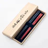在飛比找PChome24h購物優惠-【津輕塗】日本製 津輕櫻 鑲貝漆筷2入禮盒組 夫妻筷 鮑魚貝