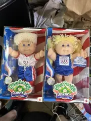 cabbage patch kids Olympic Boy And Girl 1996 Set Of 2 Blonde Lola And Greg