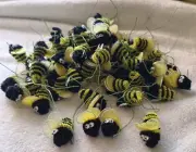 Bumble Bees Chenille Pipe Cleaner with Googly eyes and wire attachment (72 pcs))