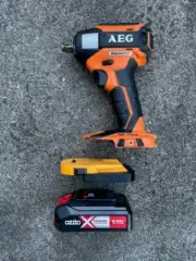 Ozito 18v Battery adaptor to AEG / Rigid 18v tools
