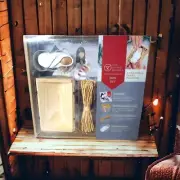 The Giving Manger Box Set - A Christmas Family Tradition NIB