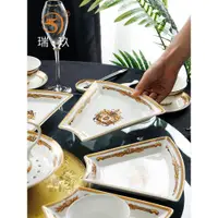 在飛比找ETMall東森購物網優惠-新款圓桌拼盤餐具套裝碗盤家用組合碗碟歐式創意骨瓷扇形盤子套裝