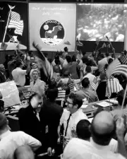 MISSION CONTROL CELEBRATES APOLLO 11 MISSION COMPLETION 8X10 NASA PHOTO (EP-655)