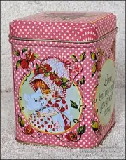 NEW VINTAGE OLD STOCK WICKS N TINS CANDLE STRAWBERRY SHORTCAKE & WHITE CAT 1982