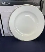 Oneida petite plates Set Of 4