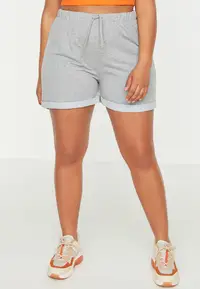 在飛比找ZALORA購物網優惠-Plus Size Rolled Hem Shorts