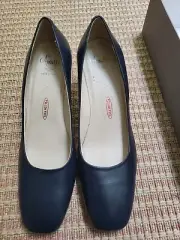 NewAMALFI By RANGONI Navy Parmasoft Leather Sven Square-Toe Pumps SZ 12M