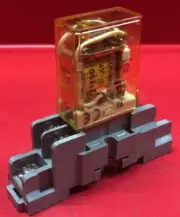 IDEC RH1B-U Relay w/ Relay Socket DIN Rail SH1B