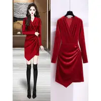 在飛比找ETMall東森購物網優惠-戰袍氣質拼接不規則絲絨紅色禮服