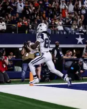 CeeDee Lamb Running in for a Touchdown Dallas Cowboys 8x10 NFL Football Photo