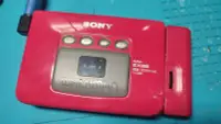 在飛比找Yahoo!奇摩拍賣優惠-SONY WM-EX88卡式隨身聽 卡帶隨身聽 桃紅色