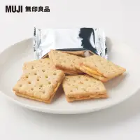 在飛比找momo購物網優惠-【MUJI 無印良品】奶油風味夾心餅乾/起司.2入x6袋