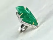 Natural Emerald Carved Leaf White Diamond 18K Gold Estate Antique Ring