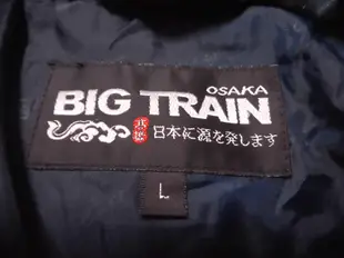 衣市藍~BIG TRAIN 連帽鋪棉外套 (L~175/96A~迷彩~) (240405) (衣26)