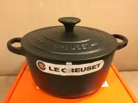 在飛比找Yahoo!奇摩拍賣優惠-[全新 Le Creuset] 18公分鑄鐵鍋/圓鐵鍋/黑琺