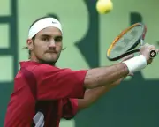 ROGER FEDERER UNSIGNED 8x10 COLOR PHOTO AMAZING YOUNG POSE MUST SEE