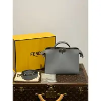 在飛比找蝦皮購物優惠-超新真品 fendi peekaboo Iseeu mini