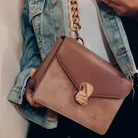 在飛比找PopChill優惠-[二手] Charles & Keith 小ck 粗鏈條單肩