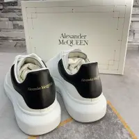 在飛比找蝦皮購物優惠-Alexander McQueen 牛皮黑尾 休閒增高鞋