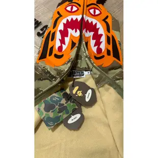 日本潮牌A bathing ape Bape 鯊魚迷彩連帽外套 M