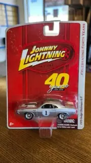 2010 Johnny Lightning 40 Years 1970 Dodge Challenger R/T in Silver