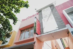RedDoorz Plus near Plaza Ambarukmo
