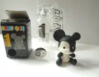 在飛比找Yahoo!奇摩拍賣優惠-Baby Qee 系列1 ， toy2r 限量黑白太極百變熊
