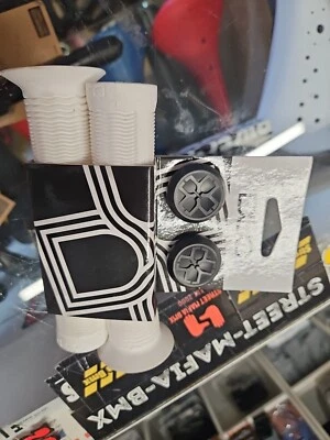 DUO WHITE BMX BIKE GRIPS SOFT MARTINEZ TNEZ +bar ends SE GT HARO HUTCH CW DK NEW