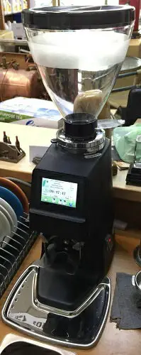 在飛比找樂天市場購物網優惠-良鎂 獨家銷售 營業用 定量磨豆機(黑色)--【良鎂咖啡精品