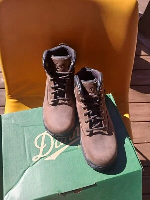 womens danner boots 5,5 new with box