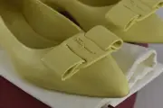 New Salvatore Ferragamo Sz 8 C Viva Logo Bow Technicolor Yellow Low Heels Pumps