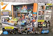 Hex Bug Junk Bots Rev's Hideout 125+pcs 10 levels 2 characters incl. light&motor