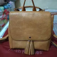 在飛比找蝦皮購物優惠-Preloved ORI HUSH PUPPIES 背包袋