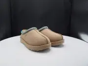 UGG Driftwood Beige Platform Clog Women's size 7 US New Color