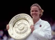 Lindsay Davenport USA poses with the trophy after defeating Steffi- Old Photo