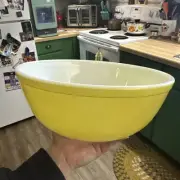 PYREX 404 Yellow Nesting Mixing Bowl 4 Qt Vintage Primary Color Large USA MCM