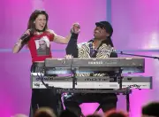 Shania Twain Stevie Wonder at VH1 Divas Duets: A Concert to Benef- 2003 Photo 1
